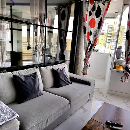 Spectrum Elegance 1 Bedroom City Center With Season Pool Apartment
